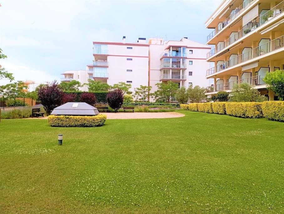 Apartamento En Primera Linea De Mar Roses Exterior foto